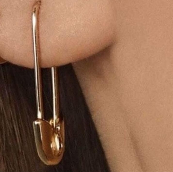 BaubleBar Gold Safety Pin Earrings SUGARFIX BN - Picture 4 of 4
